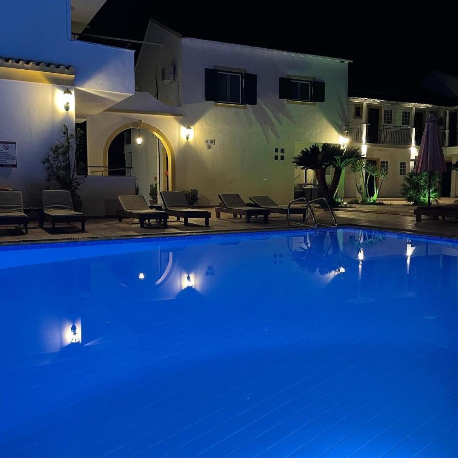 Oasis Beach Club Kávos Exteriör bild